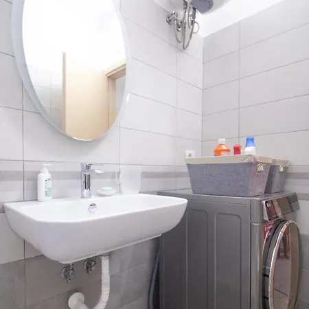 Central Durres Apartment Apartmán *